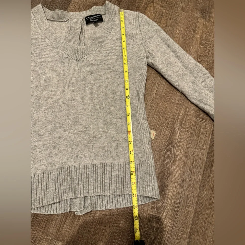 Banana Republic Filpucci Sweater Womens Small Gray Wool Blend‎ Button Back